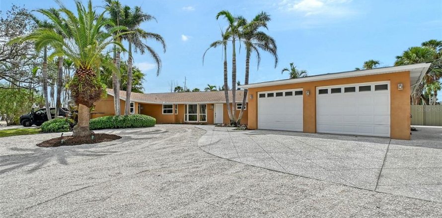 House in Sarasota, Florida 2 bedrooms, 151.06 sq.m. № 1784655