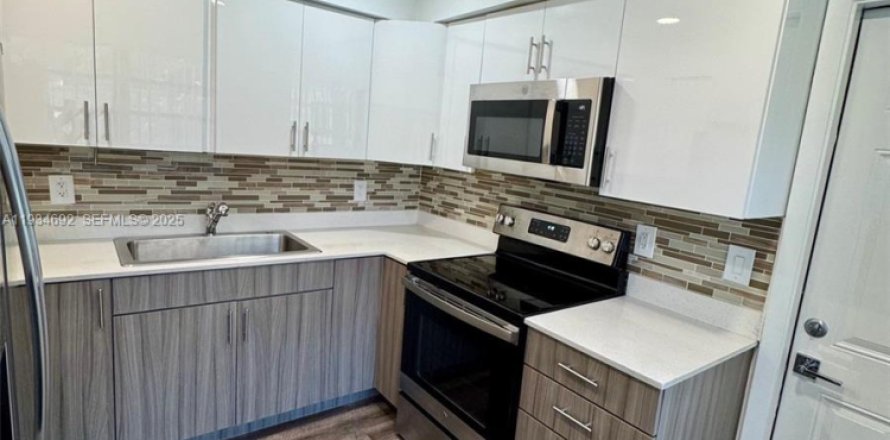 Casa en Hallandale Beach, Florida 2 dormitorios, 173.63 m2 № 1992917