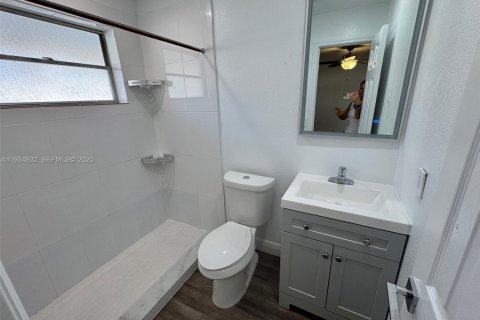 Casa en alquiler en Hallandale Beach, Florida, 2 dormitorios, 173.63 m2 № 1992917 - foto 14