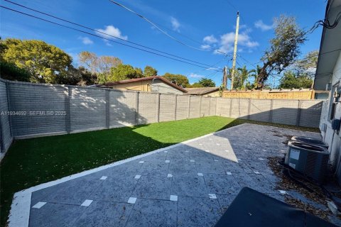 Casa en alquiler en Hallandale Beach, Florida, 2 dormitorios, 173.63 m2 № 1992917 - foto 17