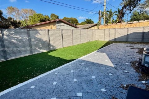 Casa en alquiler en Hallandale Beach, Florida, 2 dormitorios, 173.63 m2 № 1992917 - foto 16