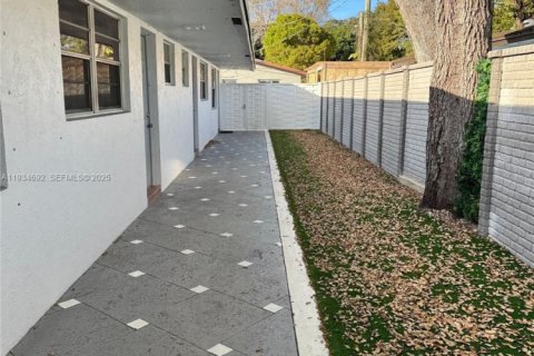 Casa en alquiler en Hallandale Beach, Florida, 2 dormitorios, 173.63 m2 № 1992917 - foto 15