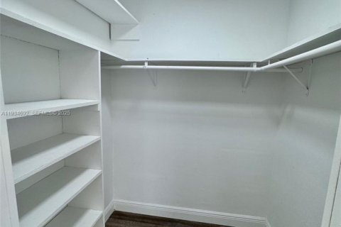 Casa en alquiler en Hallandale Beach, Florida, 2 dormitorios, 173.63 m2 № 1992917 - foto 12