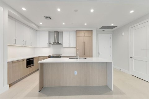 Condo in Saint Petersburg, Florida, 2 bedrooms № 2166508 - photo 5