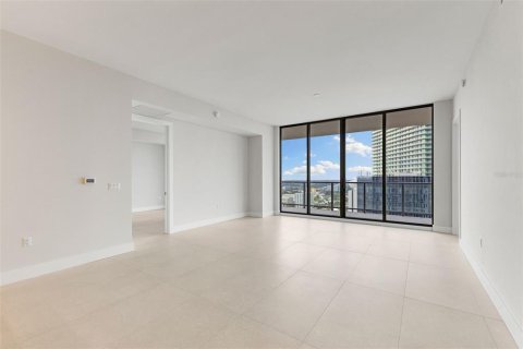 Condo in Saint Petersburg, Florida, 2 bedrooms № 2166508 - photo 6