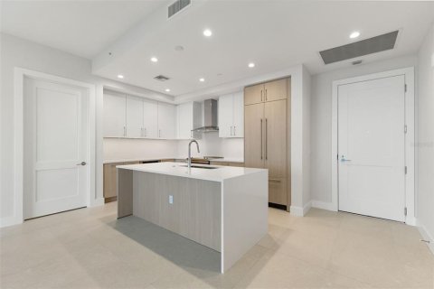 Condo in Saint Petersburg, Florida, 2 bedrooms № 2166508 - photo 11
