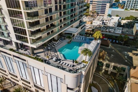 Condo in Saint Petersburg, Florida, 2 bedrooms № 2166508 - photo 2