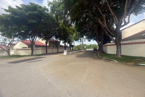House in Homestead, Florida 3 bedrooms, 104.52 sq.m. № 2071599 - photo 24