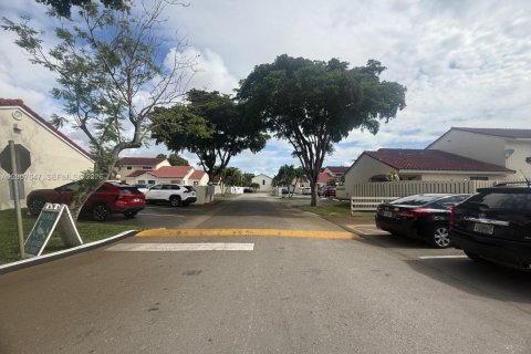 House in Homestead, Florida 3 bedrooms, 104.52 sq.m. № 2071599 - photo 23