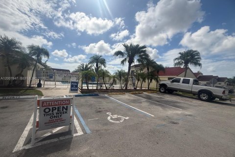 House in Homestead, Florida 3 bedrooms, 104.52 sq.m. № 2071599 - photo 26
