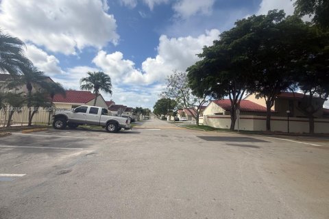 House in Homestead, Florida 3 bedrooms, 104.52 sq.m. № 2071599 - photo 25