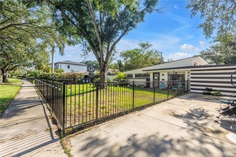 House in Tampa, Florida 3 bedrooms, 128.76 sq.m. № 1802292 - photo 30