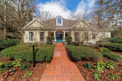 House in Ocala, Florida 4 bedrooms, 390.75 sq.m. № 1543440 - photo 1