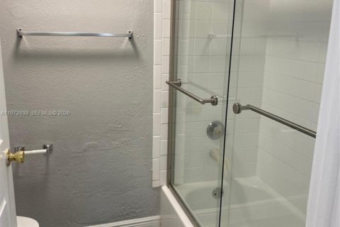 Condo in Sunrise, Florida, 2 bedrooms  № 2043296 - photo 11