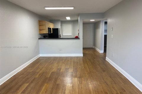 Condo in Sunrise, Florida, 2 bedrooms  № 2043296 - photo 5