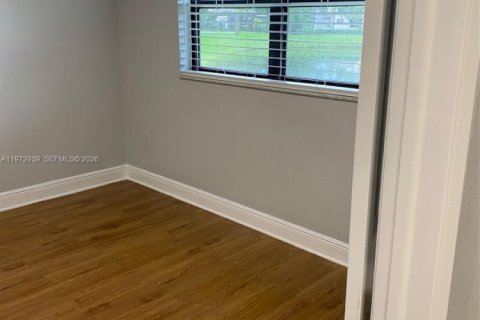 Condo in Sunrise, Florida, 2 bedrooms  № 2043296 - photo 8