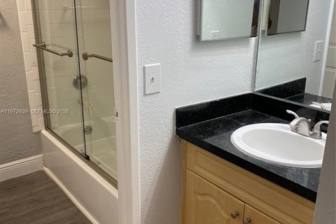Condo in Sunrise, Florida, 2 bedrooms  № 2043296 - photo 10