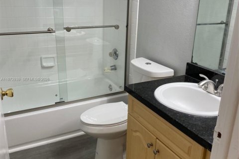 Condo in Sunrise, Florida, 2 bedrooms  № 2043296 - photo 6