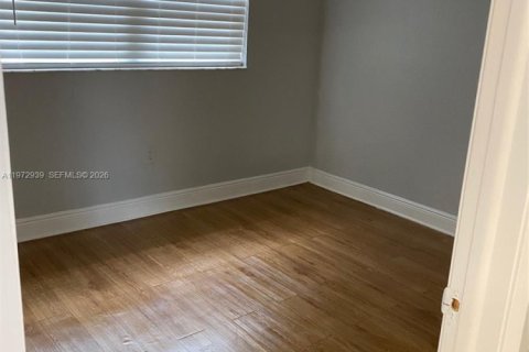 Condo in Sunrise, Florida, 2 bedrooms  № 2043296 - photo 7