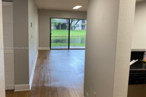 Condo in Sunrise, Florida, 2 bedrooms  № 2043296