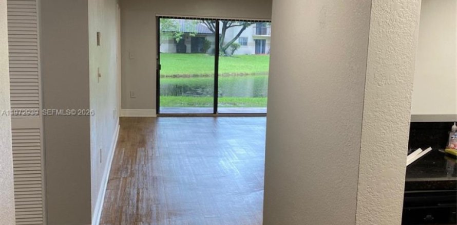 Condo in Sunrise, Florida, 2 bedrooms  № 2043296