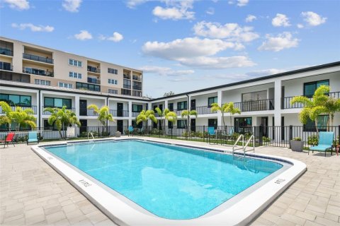 Apartamento en alquiler en Belleair Bluffs, Florida, 2 dormitorios, 102.19 m2 № 1679347 - foto 1