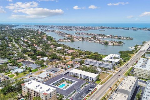 Apartamento en alquiler en Belleair Bluffs, Florida, 2 dormitorios, 102.19 m2 № 1679347 - foto 4