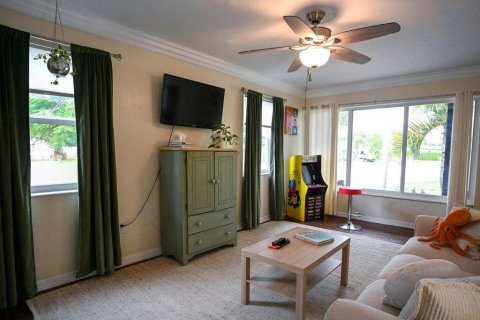 House in Deerfield Beach, Florida 3 bedrooms, 161.09 sq.m. № 2082180 - photo 8