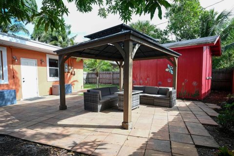 House in Deerfield Beach, Florida 3 bedrooms, 161.09 sq.m. № 2082180 - photo 7