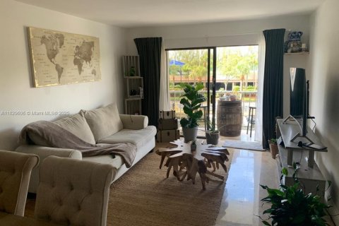 Condo in Miami, Florida, 1 bedroom  № 1807122 - photo 4