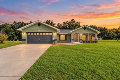 House in Dunnellon, Florida 3 bedrooms, 158.68 sq.m. № 2410325