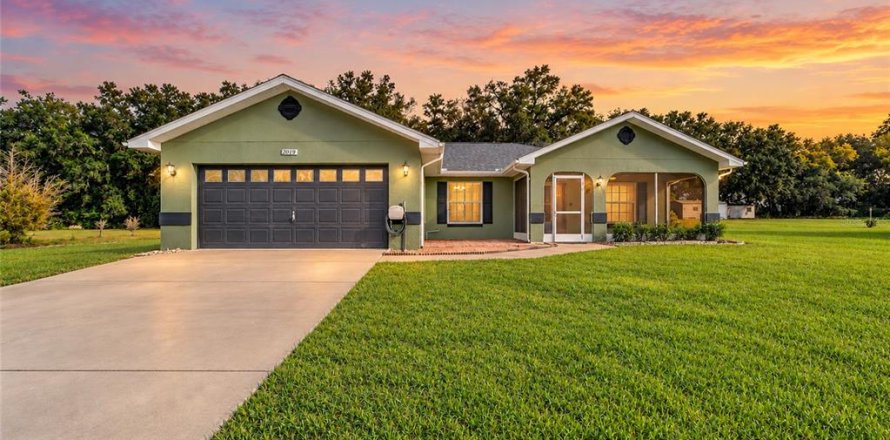 House in Dunnellon, Florida 3 bedrooms, 158.68 sq.m. № 2410325