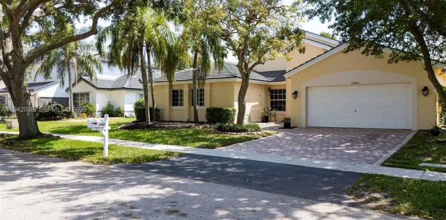 Villa ou maison à Sunrise, Floride 4 chambres, 213.49 m2 № 1999199