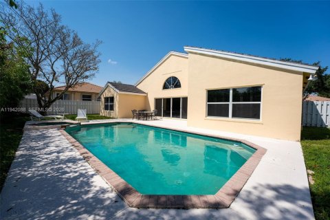 Villa ou maison à vendre à Sunrise, Floride: 4 chambres, 213.49 m2 № 1999199 - photo 2