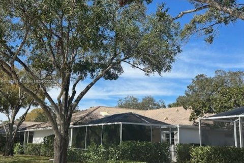 House in Palm Beach Gardens, Florida 2 bedrooms, 107.02 sq.m. № 1705239 - photo 1