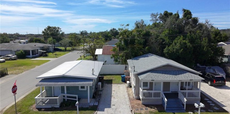 Immobilier commercial à Haines City, Floride 3 chambres, 112.5 m2 № 2403446
