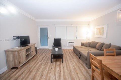 Apartment in Hallandale Beach, Florida 1 bedroom, 45.89 sq.m. № 1832308 - photo 1