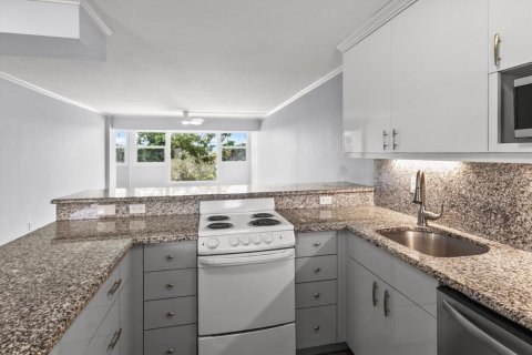 Copropriété à vendre à Sarasota, Floride: 1 chambre, 76.18 m2 № 2415014 - photo 10