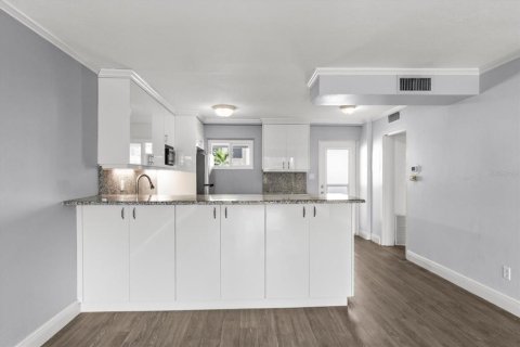 Copropriété à vendre à Sarasota, Floride: 1 chambre, 76.18 m2 № 2415014 - photo 12
