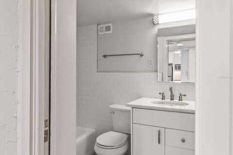 Copropriété à vendre à Sarasota, Floride: 1 chambre, 76.18 m2 № 2415014 - photo 24