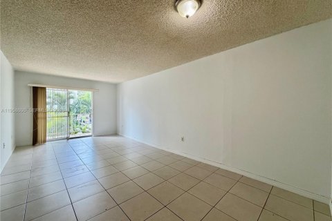 Condominio en alquiler en Miami, Florida, 1 dormitorio, 61.32 m2 № 2024579 - foto 2
