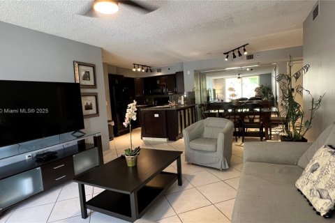 Copropriété à vendre à Aventura, Floride: 2 chambres, 109.62 m2 № 1961768 - photo 4