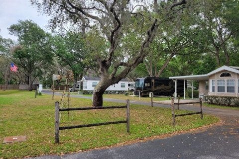 Propiedad comercial en venta en Zephyrhills, Florida № 1829726 - foto 18