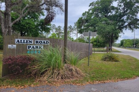 Propiedad comercial en venta en Zephyrhills, Florida № 1829726 - foto 5
