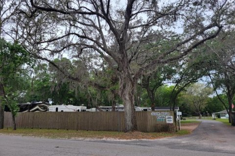Propiedad comercial en venta en Zephyrhills, Florida № 1829726 - foto 10