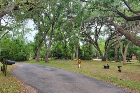 Propiedad comercial en venta en Zephyrhills, Florida № 1829726 - foto 13