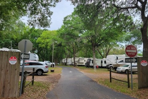 Propiedad comercial en venta en Zephyrhills, Florida № 1829726 - foto 9