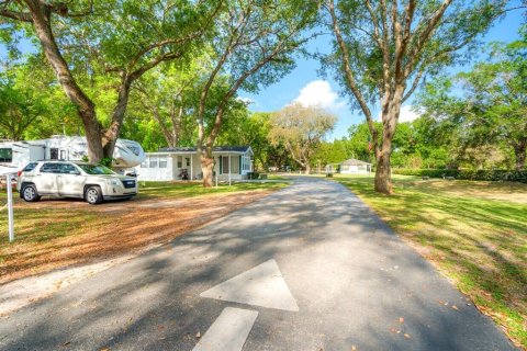 Propiedad comercial en venta en Zephyrhills, Florida № 1829726 - foto 7