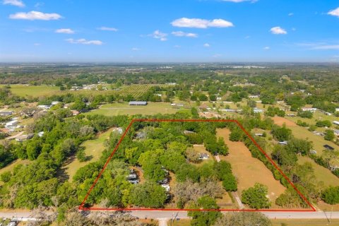 Propiedad comercial en venta en Zephyrhills, Florida № 1829726 - foto 1