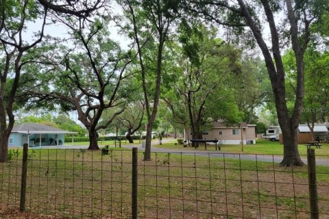 Propiedad comercial en venta en Zephyrhills, Florida № 1829726 - foto 21